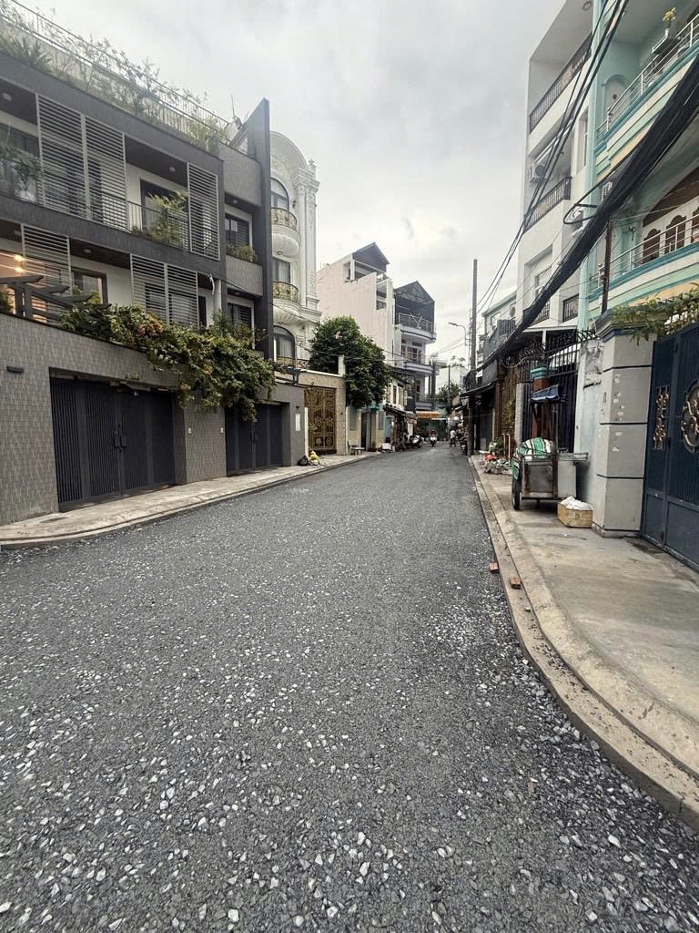 Bán nhà phố gần ngã tư bảy hiền