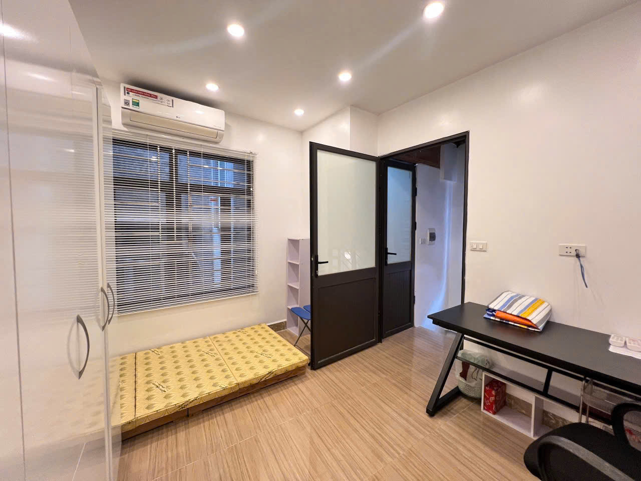 BÁN NHÀ RIÊNG NGÕ VÀI BƯỚC RA PHỐ LỚN