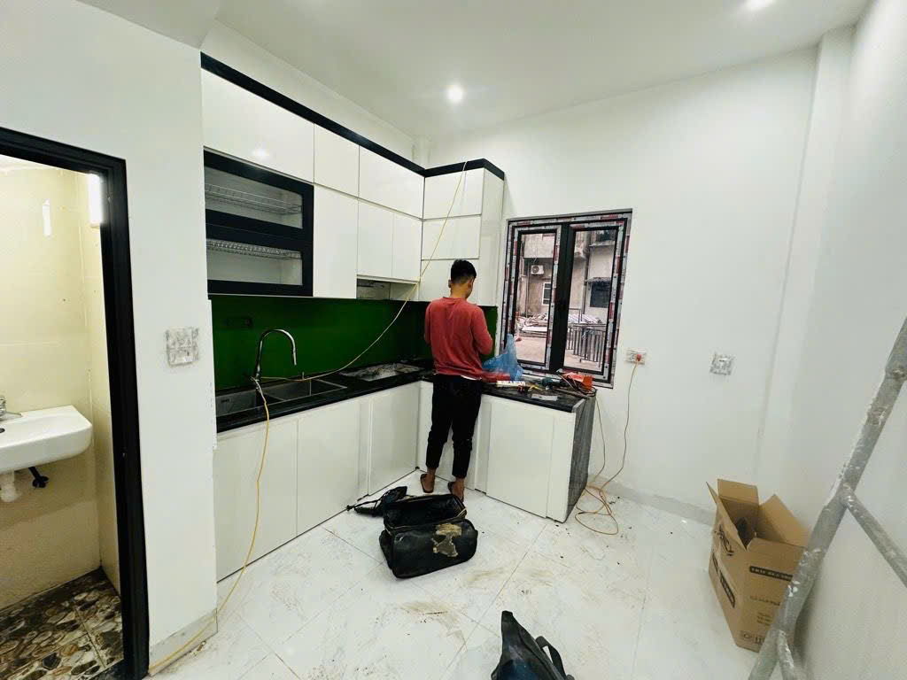 BÁN Gấp nhà 40m2 XUÂN PHƯƠNG, cạnh CĐ FPT chỉ hơn 6 tỷ - Ô tô đỗ cửa - Ngõ thông tứ tung - Hai mặt thoáng trước sau