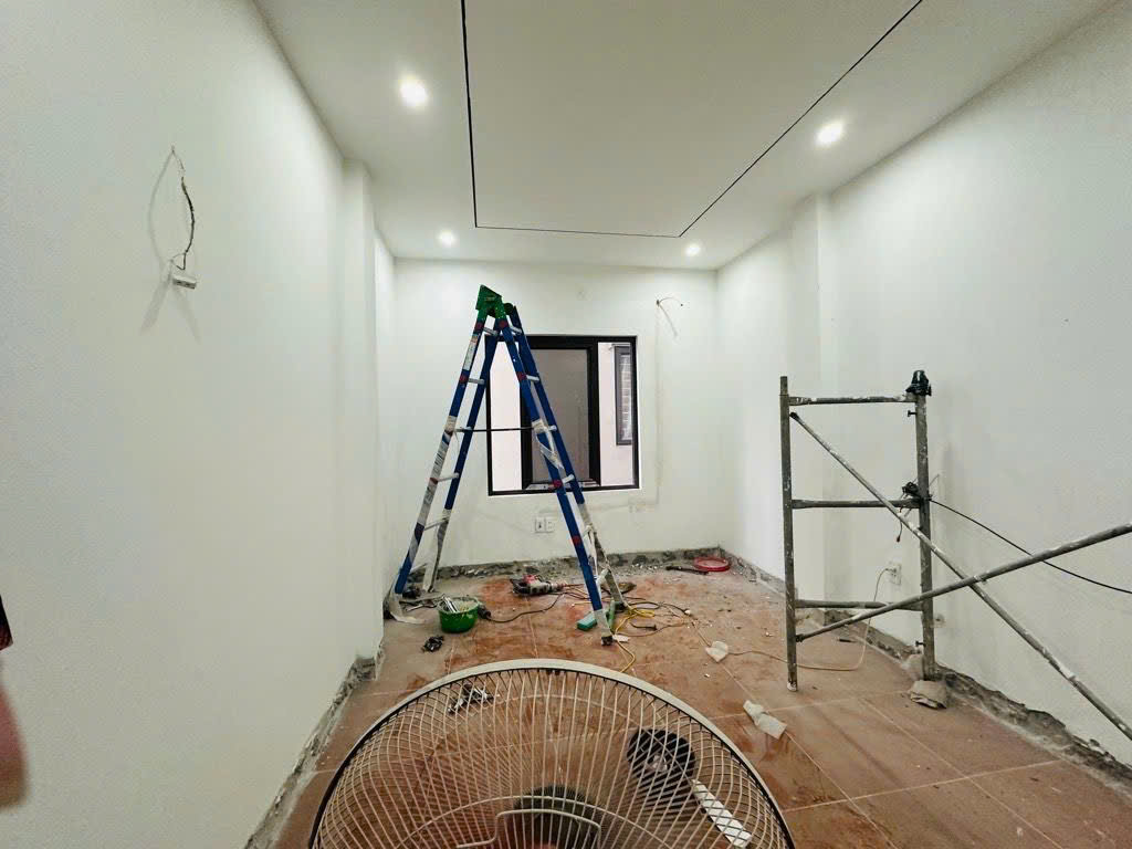 BÁN Gấp nhà 40m2 XUÂN PHƯƠNG, cạnh CĐ FPT chỉ hơn 6 tỷ - Ô tô đỗ cửa - Ngõ thông tứ tung - Hai mặt thoáng trước sau