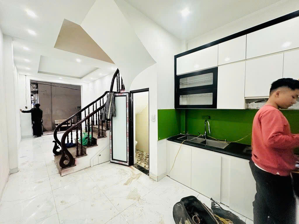 BÁN Gấp nhà 40m2 XUÂN PHƯƠNG, cạnh CĐ FPT chỉ hơn 6 tỷ - Ô tô đỗ cửa - Ngõ thông tứ tung - Hai mặt thoáng trước sau