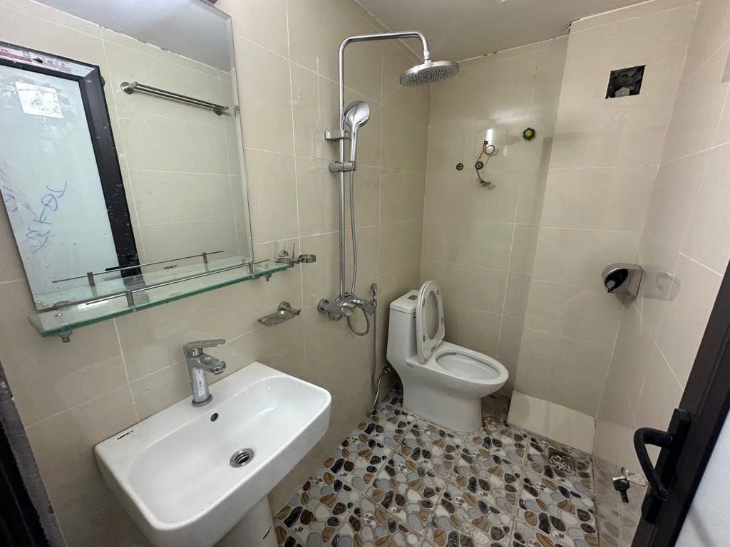 BÁN Gấp nhà 40m2 XUÂN PHƯƠNG, cạnh CĐ FPT chỉ hơn 6 tỷ - Ô tô đỗ cửa - Ngõ thông tứ tung - Hai mặt thoáng trước sau