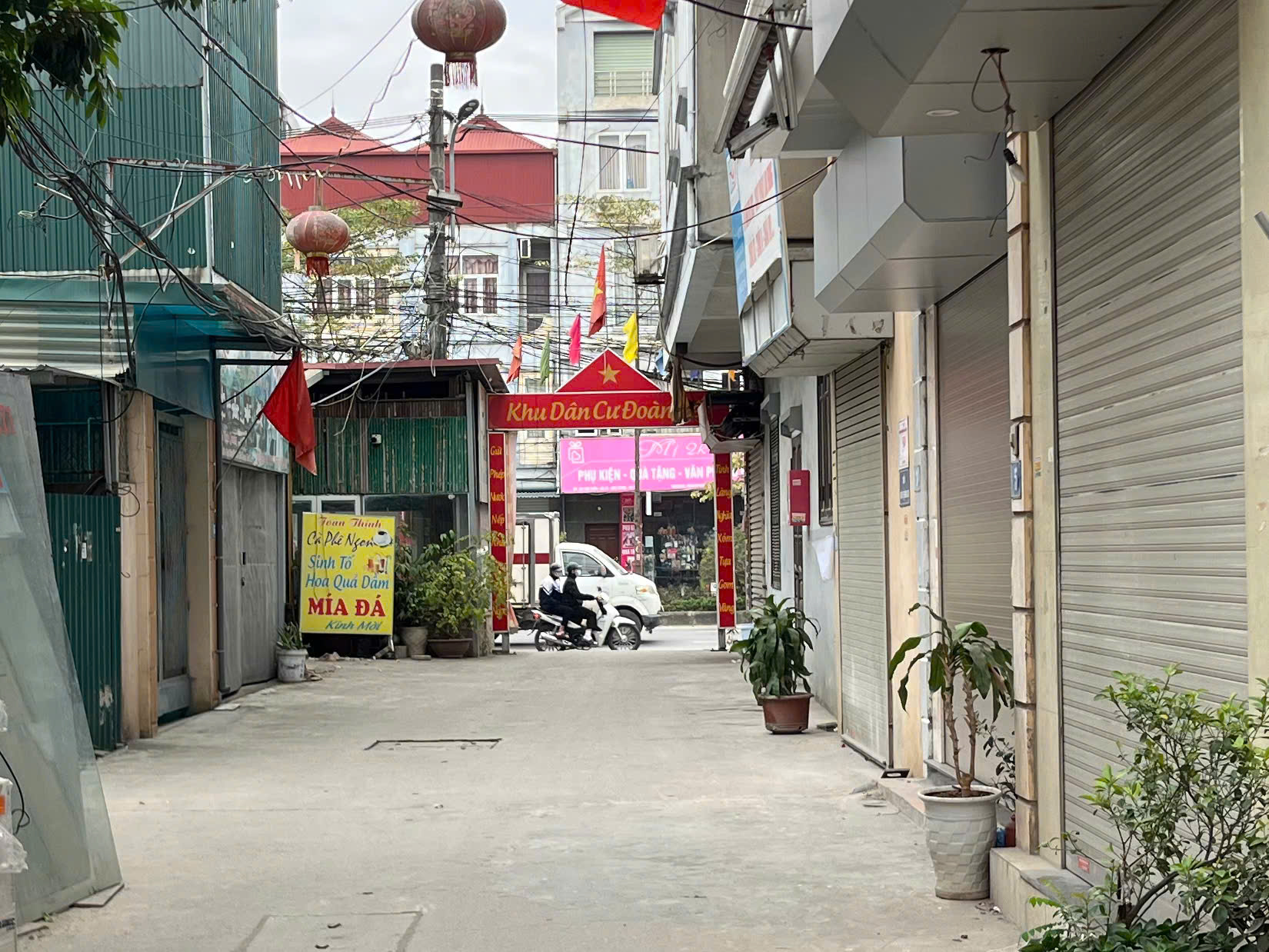 BÁn Gấp nhà ở đường Lai Xá, cạnh Đh Thành Đô - TUCSON ngủ trong nhà chào hơn 7t xíu