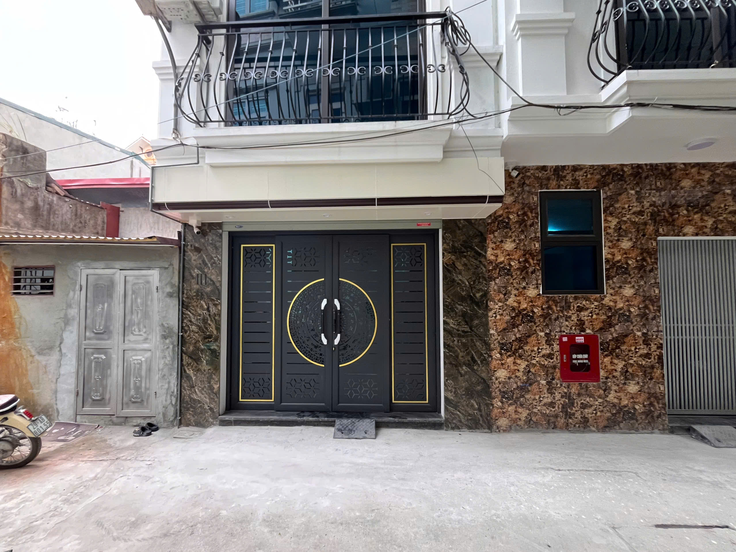 BÁn Gấp nhà ở đường Lai Xá, cạnh Đh Thành Đô - TUCSON ngủ trong nhà chào hơn 7t xíu