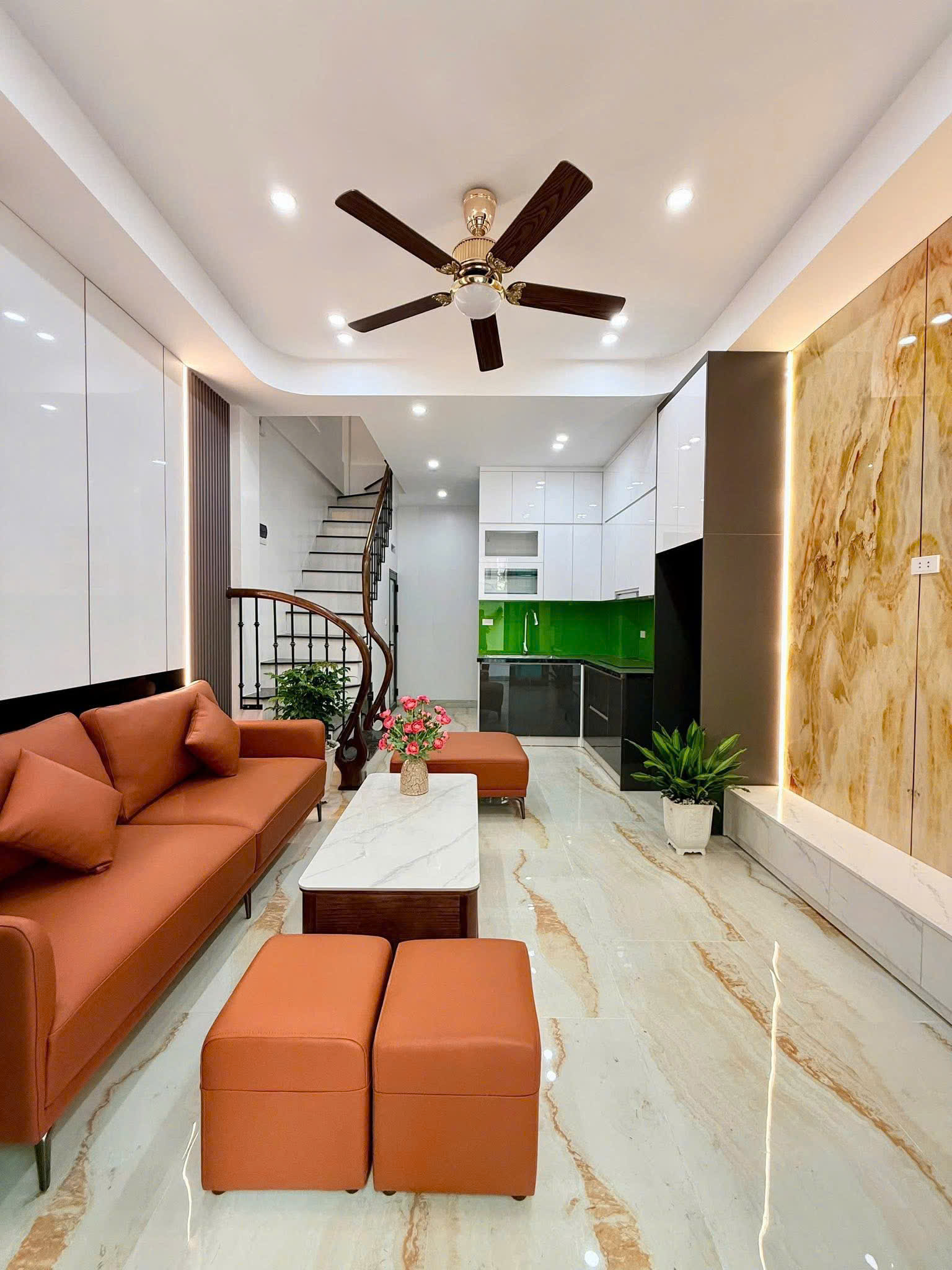 Cần bán nhà Laixa - ở ngay, cạnh Đh Thành Đô chỉ 6x tỷ