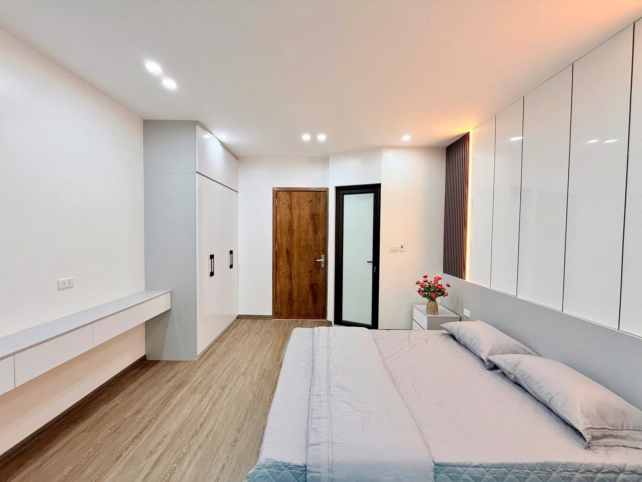 Cần bán nhà Laixa - ở ngay, cạnh Đh Thành Đô chỉ 6x tỷ