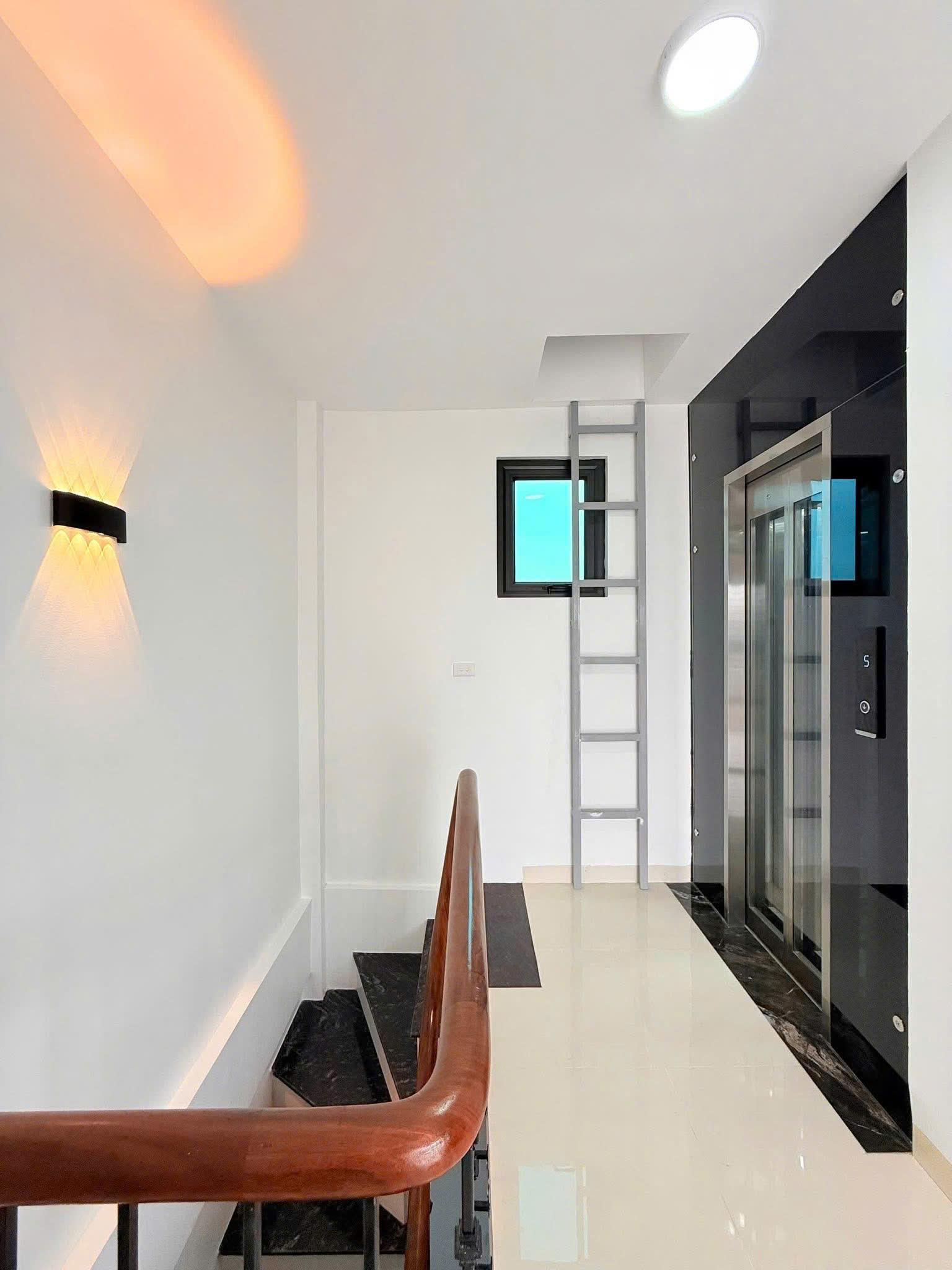 Cần bán nhà Laixa - ở ngay, cạnh Đh Thành Đô chỉ 6x tỷ