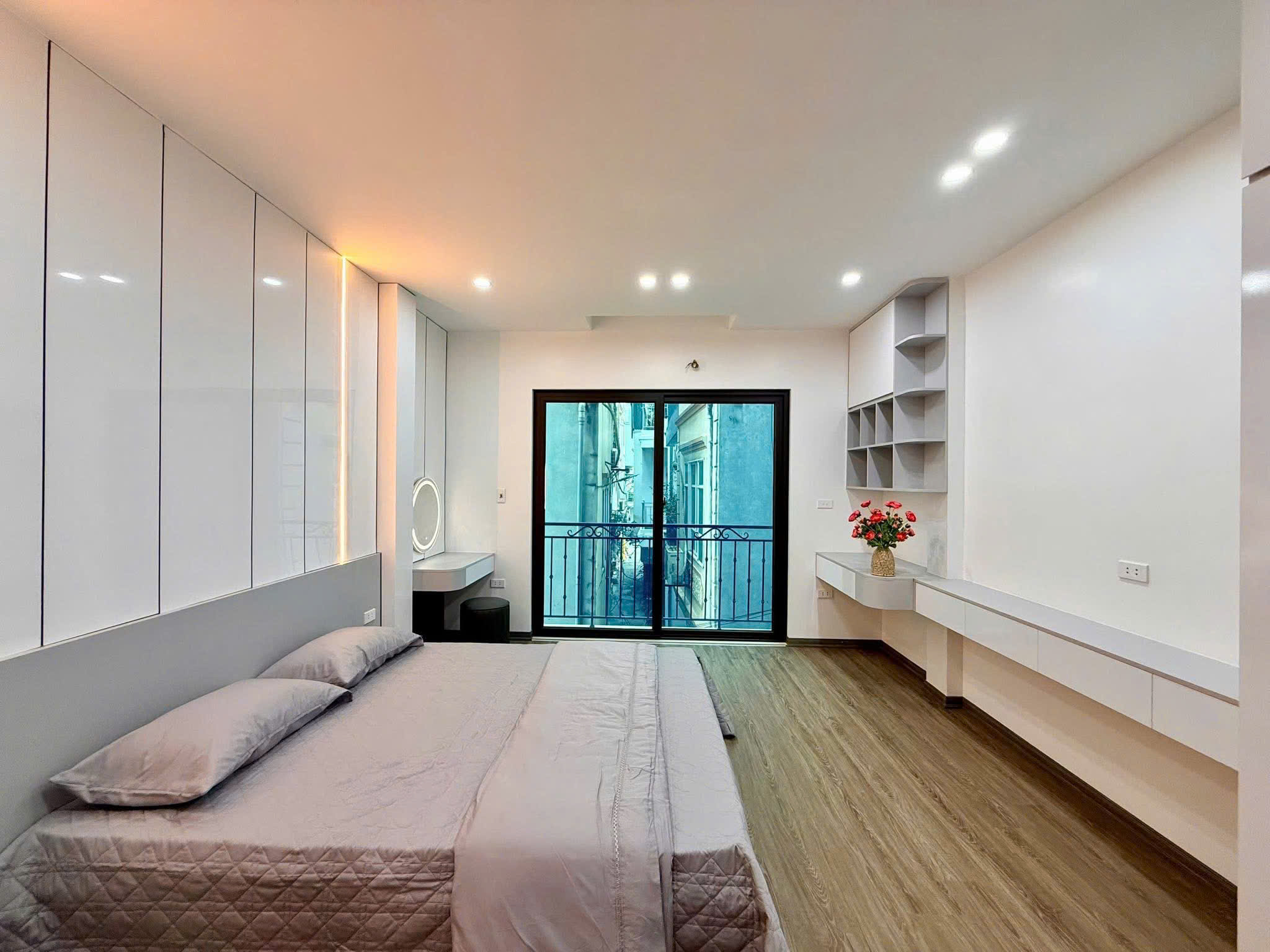 Cần bán nhà Laixa - ở ngay, cạnh Đh Thành Đô chỉ 6x tỷ