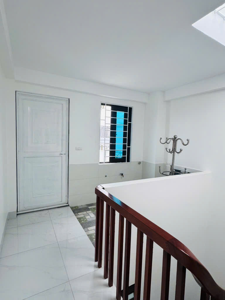 Bán nhà ở – Gần ĐH Công Nghiệp B – Ô tô 7 chỗ đỗ cửa – Đường thông các ngả