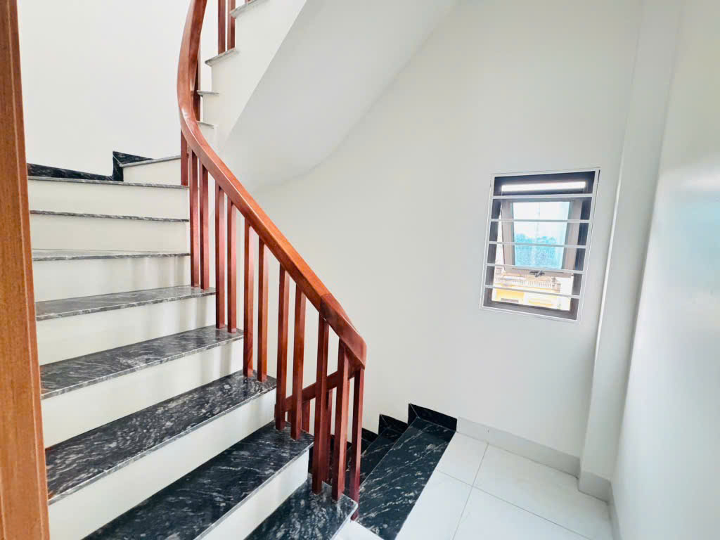 Bán nhà ở – Gần ĐH Công Nghiệp B – Ô tô 7 chỗ đỗ cửa – Đường thông các ngả