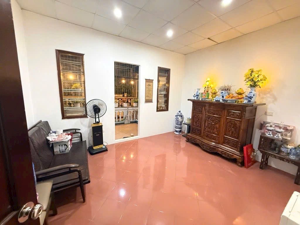 Bán nhà Tây Hồ 4 tầng sổ đỏ vuông đẹp