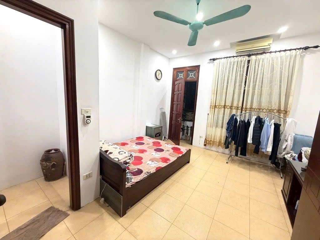 Bán nhà Tây Hồ 4 tầng sổ đỏ vuông đẹp