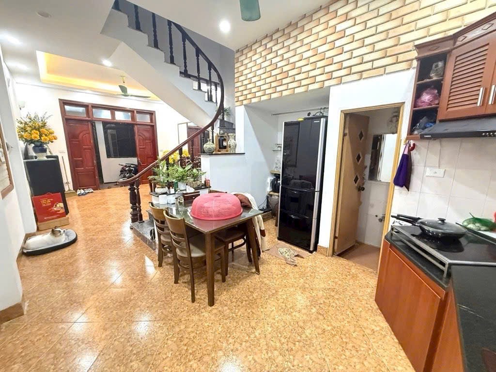 Bán nhà Tây Hồ 4 tầng sổ đỏ vuông đẹp