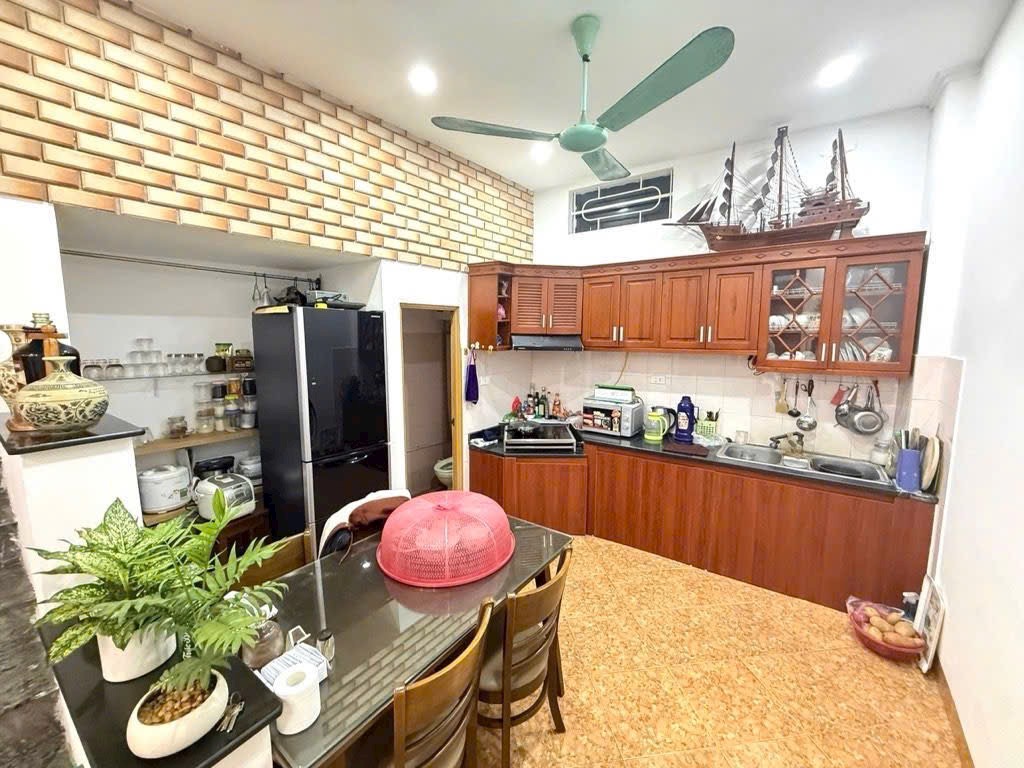 Bán nhà Tây Hồ 4 tầng sổ đỏ vuông đẹp