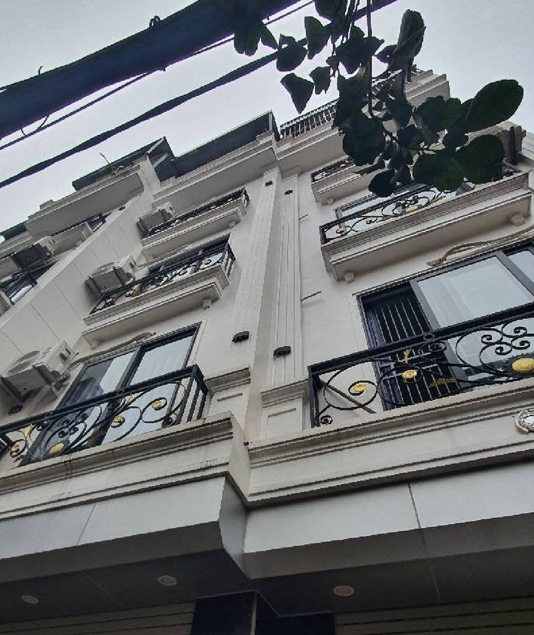 thạch bàn long biên mới xây