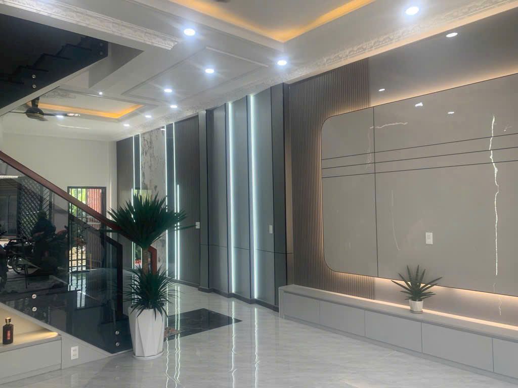 NHÀ ĐẸP 3 TẦNG MẶT TIỀN NGUYỄN ĐỨC THIỆU, P DĨ AN, DT 88M, NHỈNH 6.5 TỶ 