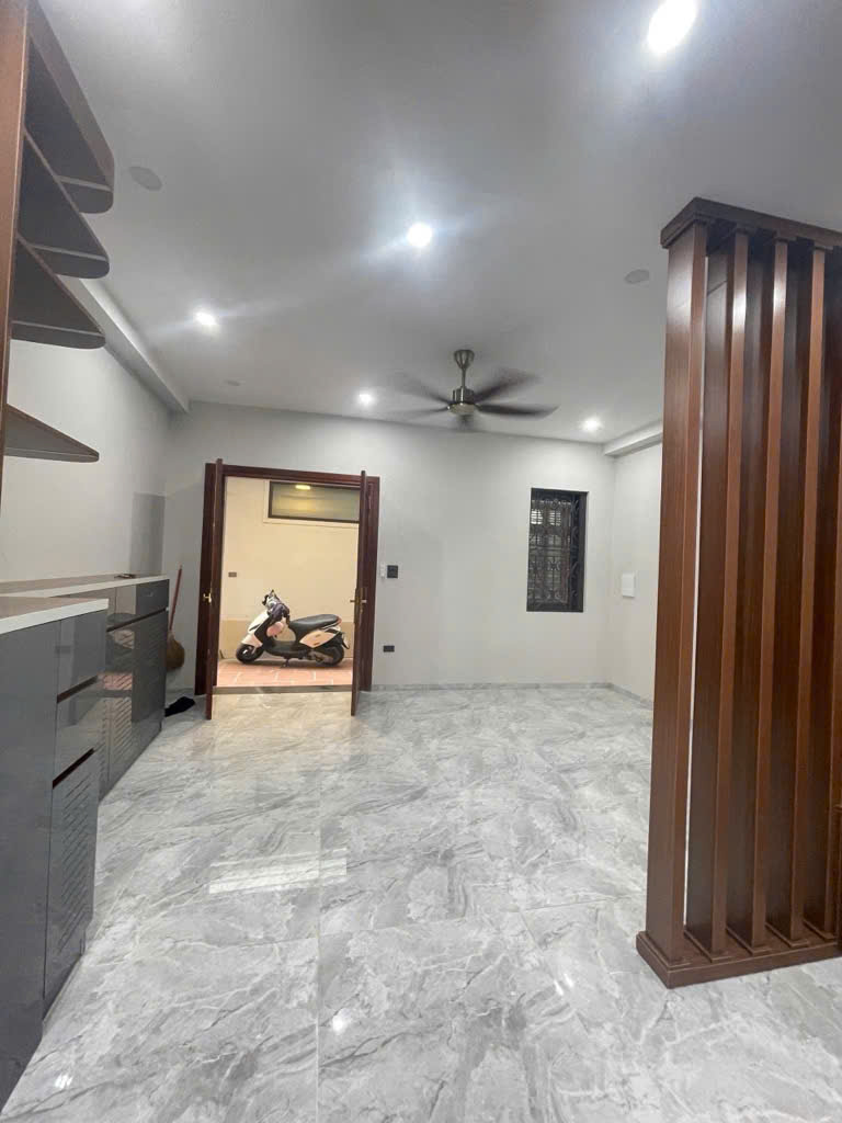 Hiếm, Duy Nhất Văn Cao, Ba Đình, Hà Nội : DT 41m ,3 tầng, Mặt tiền 5.4m GIá hơn 7 tỷ