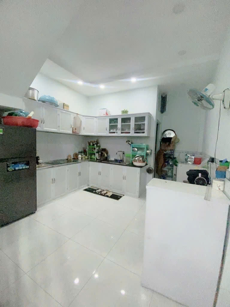 BÁN NHÀ 3 TẦNG ĐẸP LONG TRƯỜNG - HẺM 8M CÓ VỈA HÈ - CHỈ 4,7 TỶ