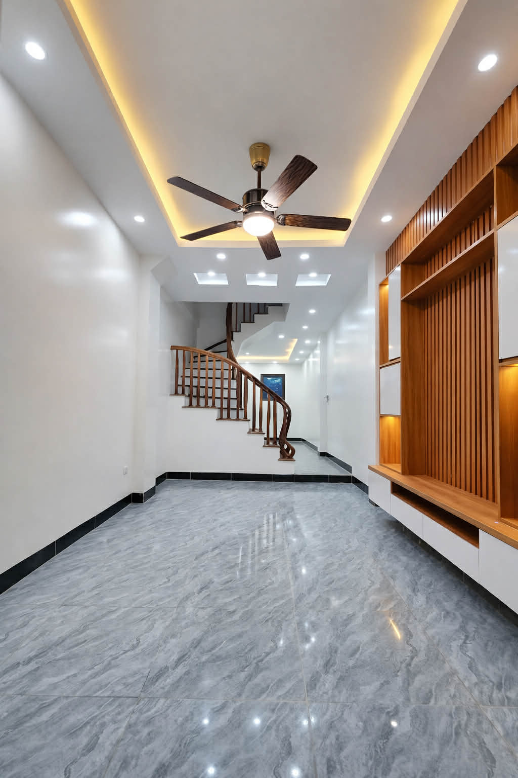 B.Á.N NHÀ ĐA SỸ - 15M RA MẶT NGÕ - NGÕ Ô TÔ - KINH DOANH - SỔ VUÔNG - 39M2 - 8 T.Ỷ