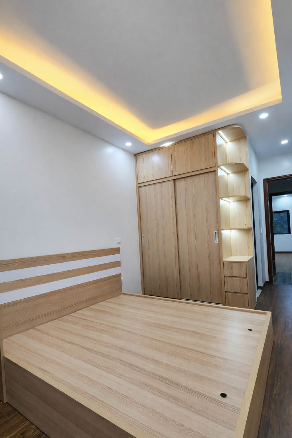 B.Á.N NHÀ ĐA SỸ - 15M RA MẶT NGÕ - NGÕ Ô TÔ - KINH DOANH - SỔ VUÔNG - 39M2 - 8 T.Ỷ