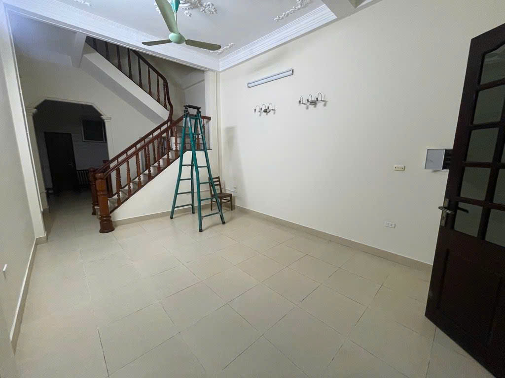 Chủ thiện chí bán nhà phố Hào Nam, thoáng sáng, giá chào 14,2 tỷ