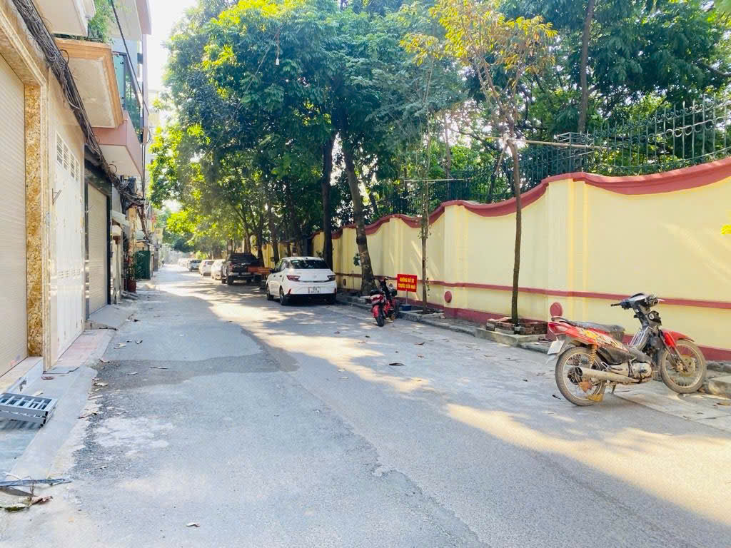 LÔ ĐẤT SIÊU HIẾ.M THANH XUÂN - Ô TÔ VÀO NHÀ - DT: 51m2 - MẶT TIỀN RỘNG 4,3m