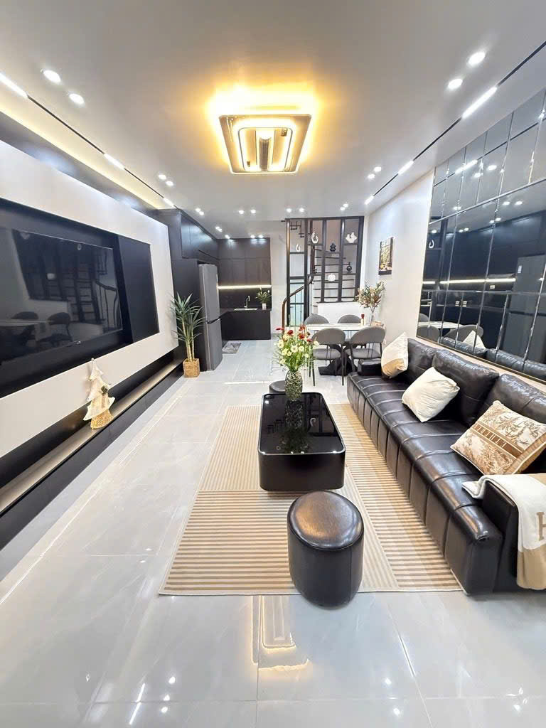 SIÊU PHẨM PHỐ CỰ LỘC, NGÕ NÔNG GẦN PHỐ, NỘI THẤT HIỆN ĐẠI