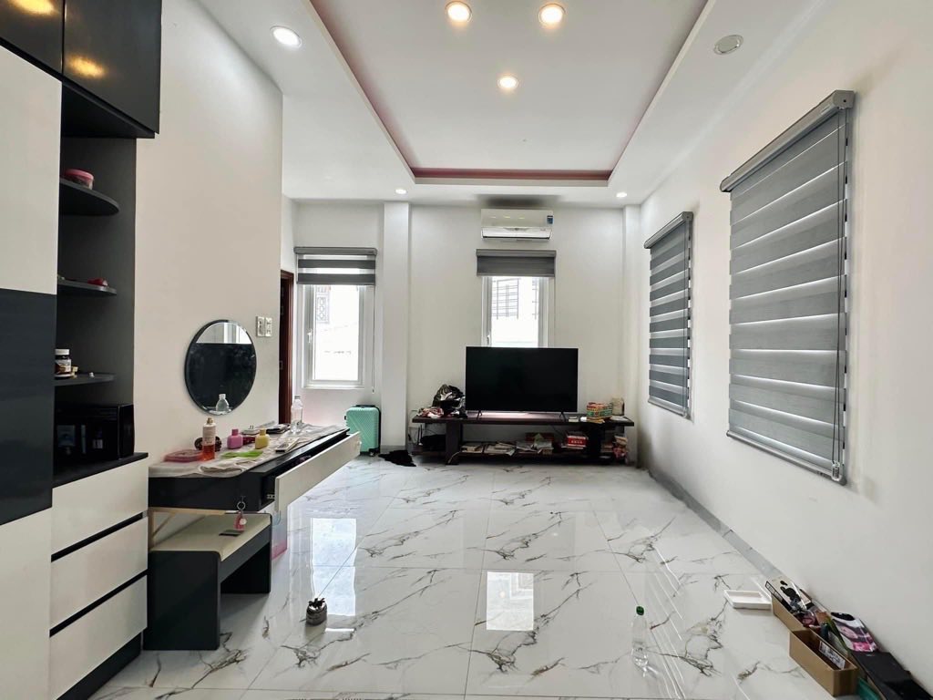 BÁN NHÀ 4 TẦNG BÙI QUANG LÀ GÒ VẤP, NGAY EMART, TẶNG FULL NÔI THẤT, CHỈ 8.9 TỶ