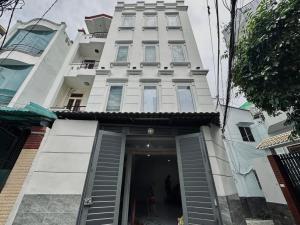 BÁN NHÀ 4 TẦNG BÙI QUANG LÀ GÒ VẤP, NGAY EMART, TẶNG FULL NÔI THẤT, CHỈ 8.9 TỶ