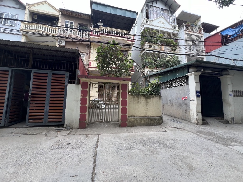 Bán nhà 3 tầng, 3 mặt thoáng, ô tô đỗ cửa