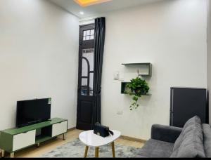 TÒA CCMN TẠI NGÃ 7 Ô CHỢ DỪA – CĂN NHÀ TẠO DÒNG TIỀN ỔN ĐỊNH.