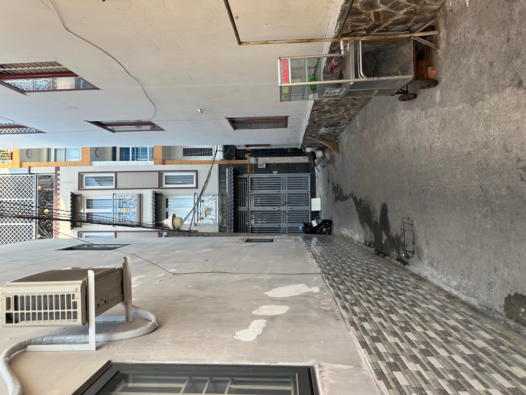 Bán nhà Quận 7, Trần Văn Khánh  Giao lộ Trần Xuân Soạn - Nguyễn Văn Linh 55m2 ngang 5.2m dài 11.5m. 8 phòng, cách hẻm xe hơi 20m. Chỉ 6 tỷ