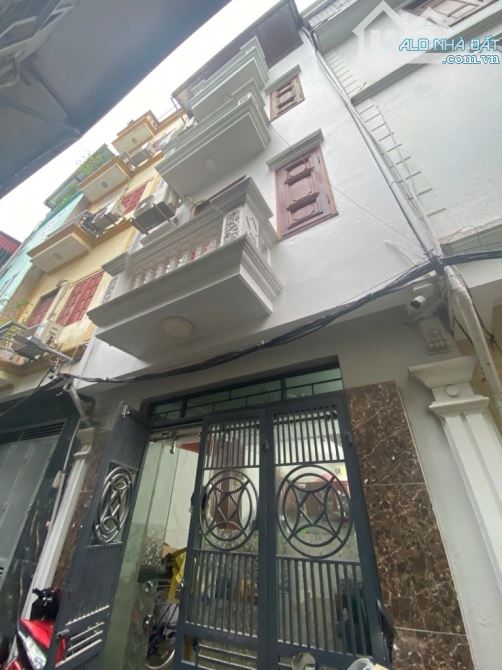 Bán nhà Giáp Bát 30m² x 5 tầng giá 7,5 tỷ – Nhà đẹp, ngõ thông, nhiều tiện ích