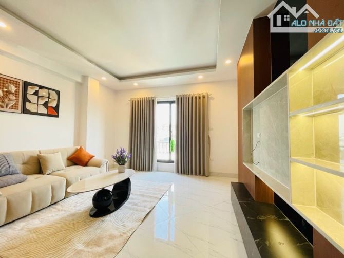 HIẾM – NGÕ THÔNG – TRUNG TÂM TÂN MAI – NHÀ 30M x 5 TẦNG – GIÁ 8 TỶ