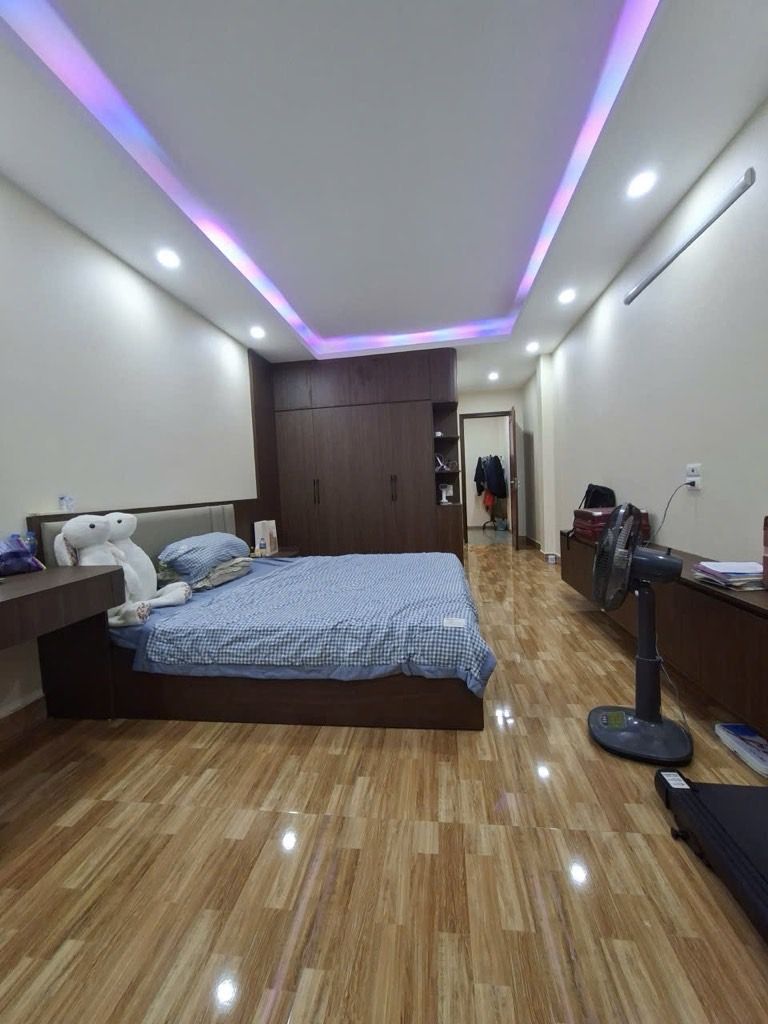 Ngay gần bến xe Giáp Bát – Trương Định 35m 6 tầng ô tô đỗ cửa kinh doanh – giá cực tốt!!!