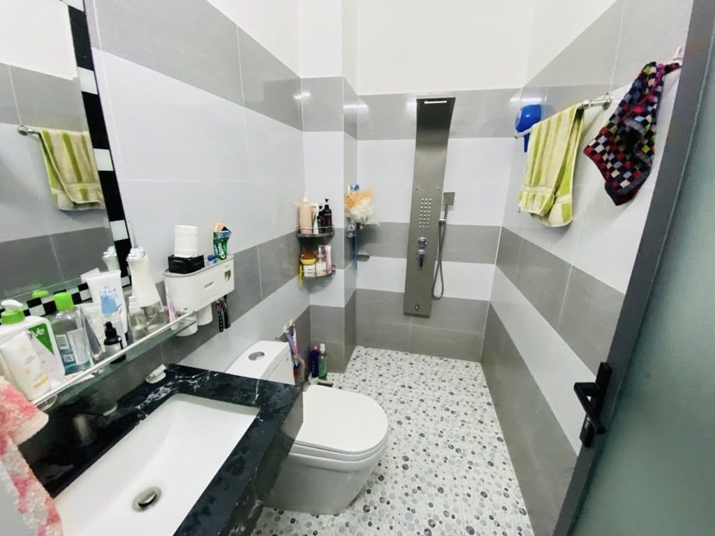 Bán nhà 3 tầng BTCT - Hẻm xe hơi thông - Linh Tây - chỉ nhỉnh 8 tỷ