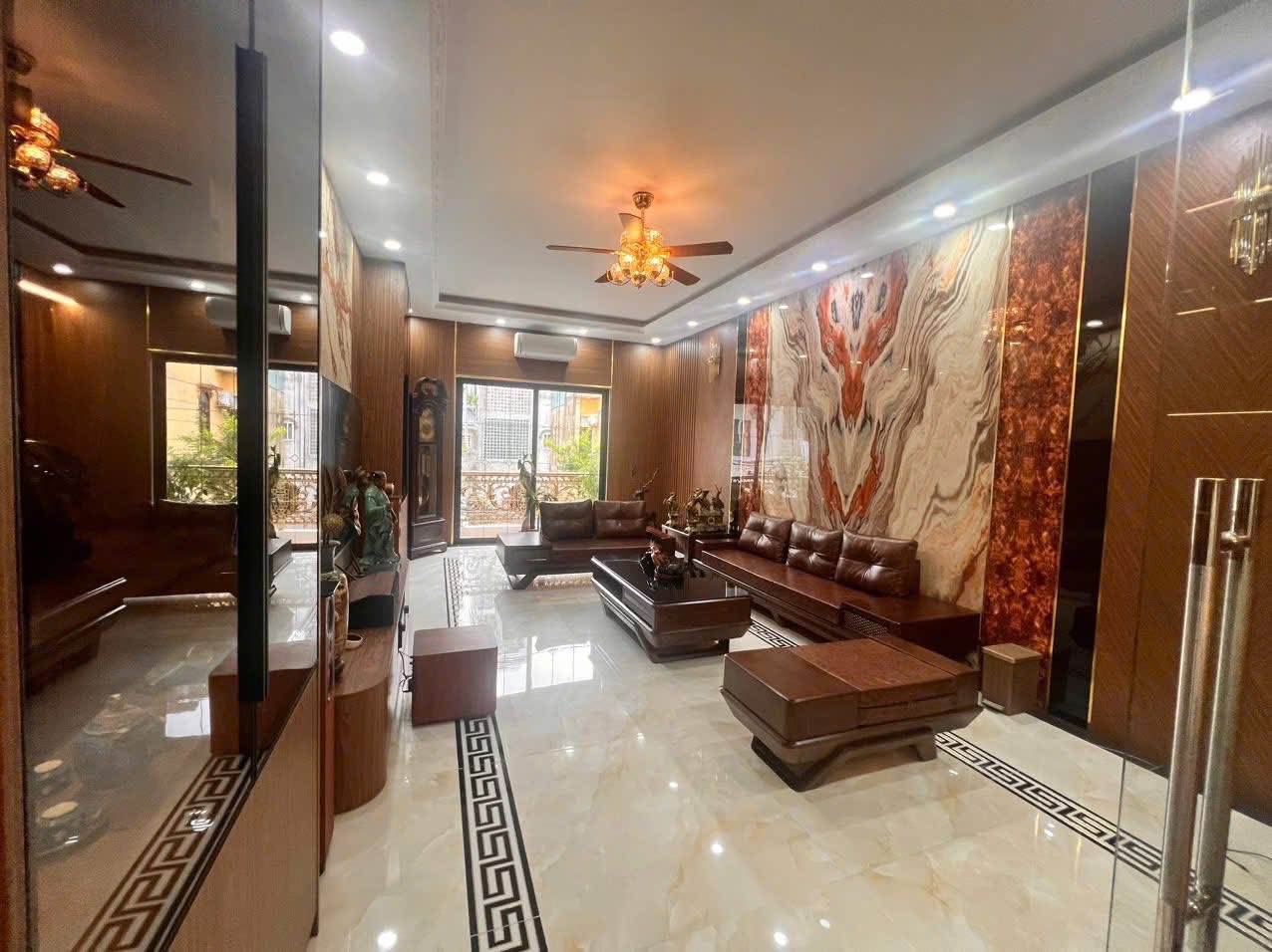 Ngọc thụy kinh doanh oto tránh thang máy 90m2.m5m