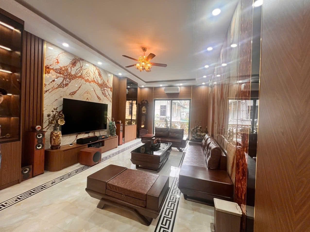 Ngọc thụy kinh doanh oto tránh thang máy 90m2.m5m