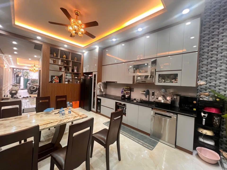 Ngọc thụy kinh doanh oto tránh thang máy 90m2.m5m