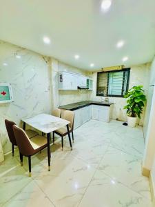 HOA HẬU TRẦN KHÁT CHÂN- HAI BÀ TRƯNG- Ở NGAY-FULL NỘI THẤT