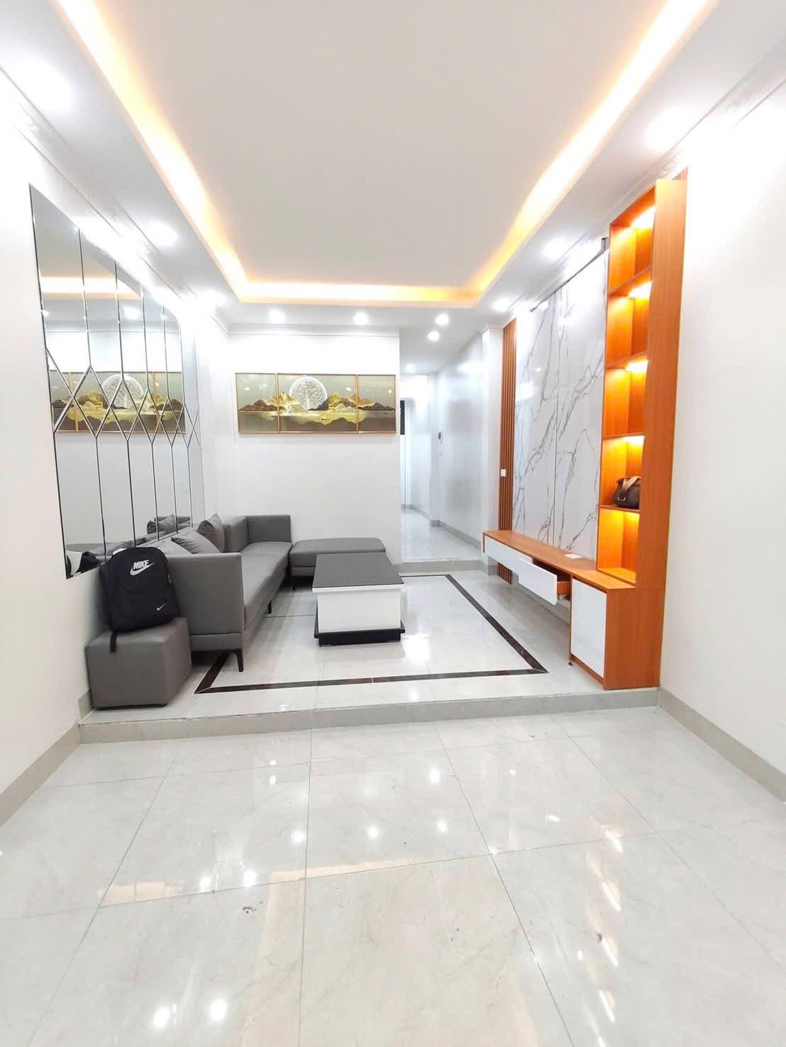 Nhà 5 tầng tiện nghi đầy đủ ở ngay, hàng xóm đường trung tâm Bà Triệu Hà Đông, đường ô tô, chỉ nhỉnh 7 tỉ, sẵn sàng đón chủ mới