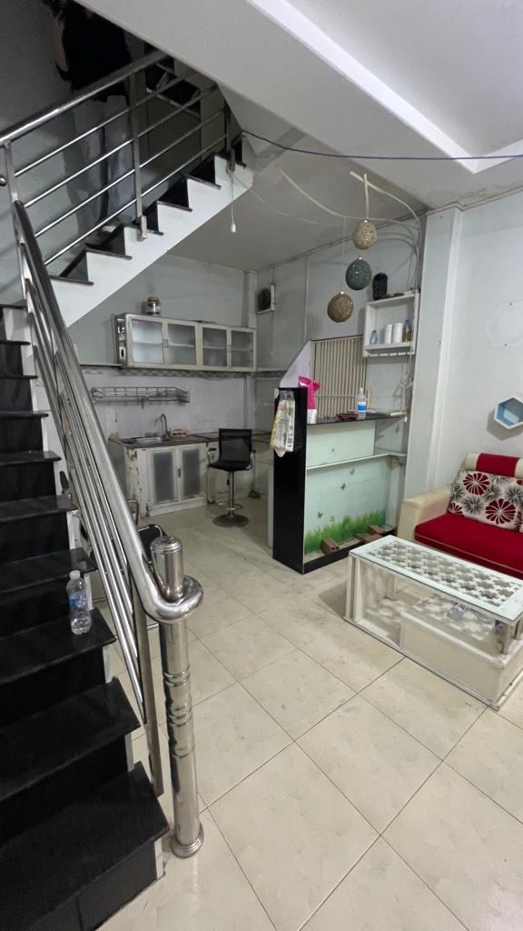 Ngay Khu Tân Sơn Nhì, kế bên Trường Chinh Cộng Hòa, Tân Bình - Nhà cứng ba tầng ở liền - Ngang 4m - Hẻm thông - Nhỉnh nhẹ 3 tỷ.