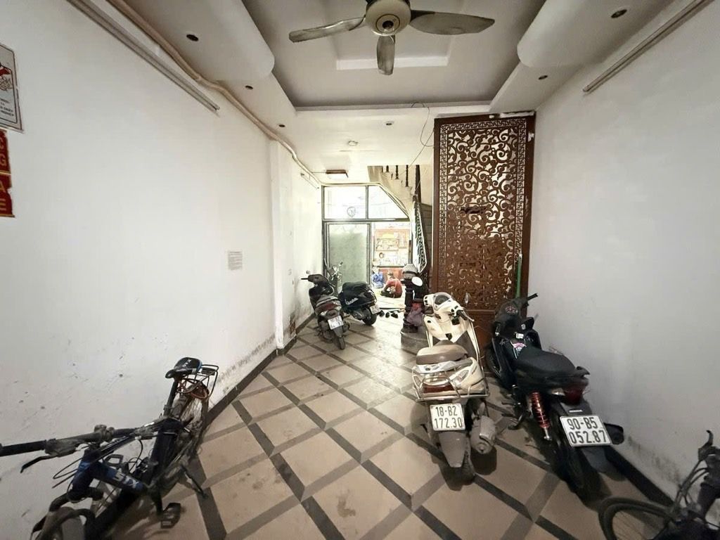 CỰC HIẾM - CỰC VIP MẶT NGÕ Ô TÔ VÀO NHÀ - KINH DOANH ĐỈNH CAO - GIÁ RẤT TỐT -NGÕ THÔNG HÈ THOÁNG - TRƯỚC NHÀ THẲNG TẮP Ô TÔ TRÁNH - THÔNG CÁC NGẢ 