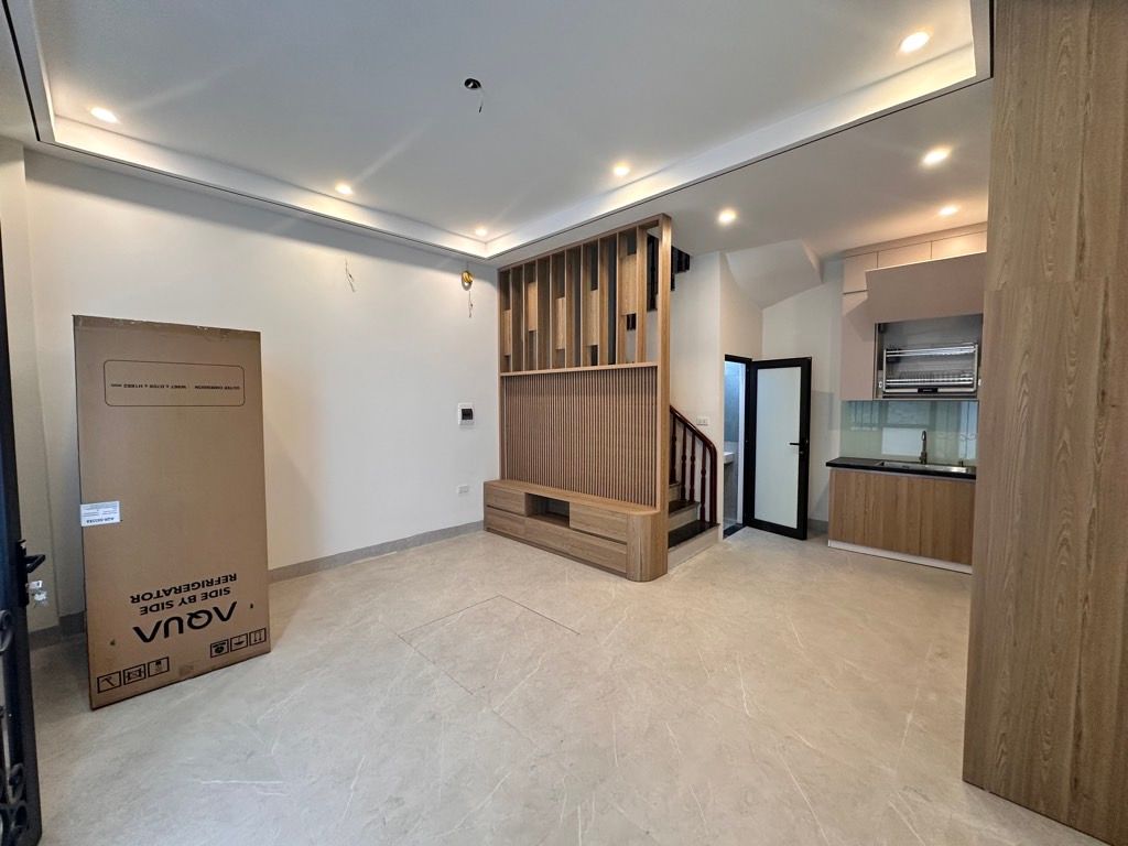 Bán nhà mới xây hiện đại 4 tầng - Cự Khối Long Biên giá nhỉnh 4 tỷ