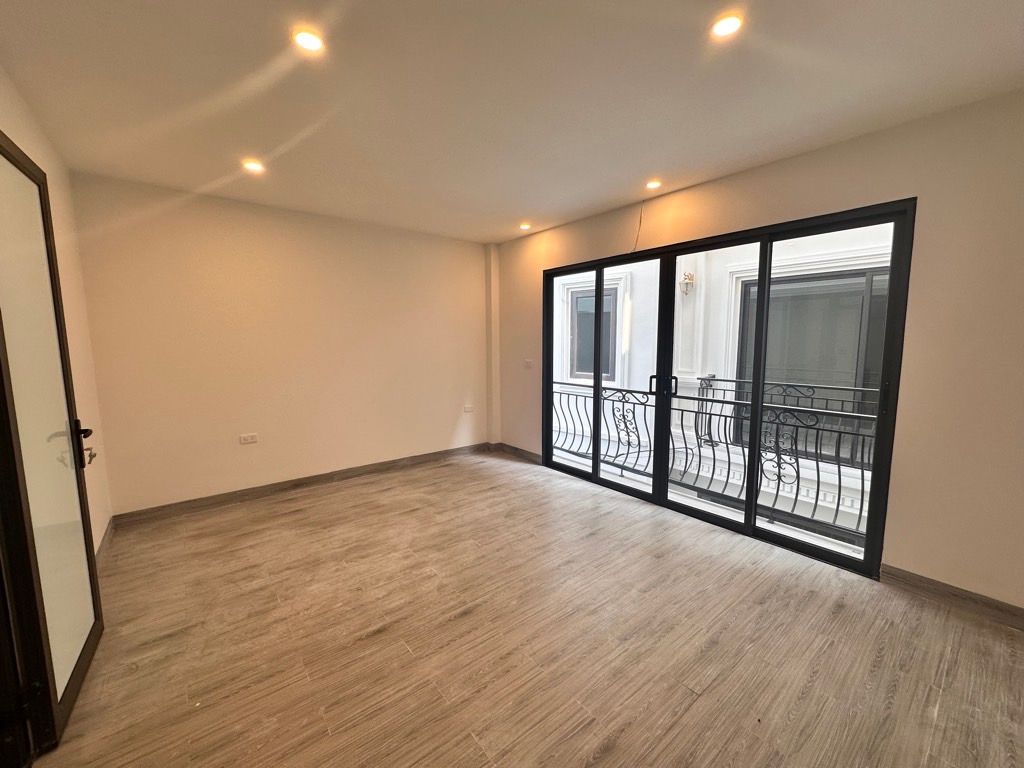 Bán nhà mới xây hiện đại 4 tầng - Cự Khối Long Biên giá nhỉnh 4 tỷ