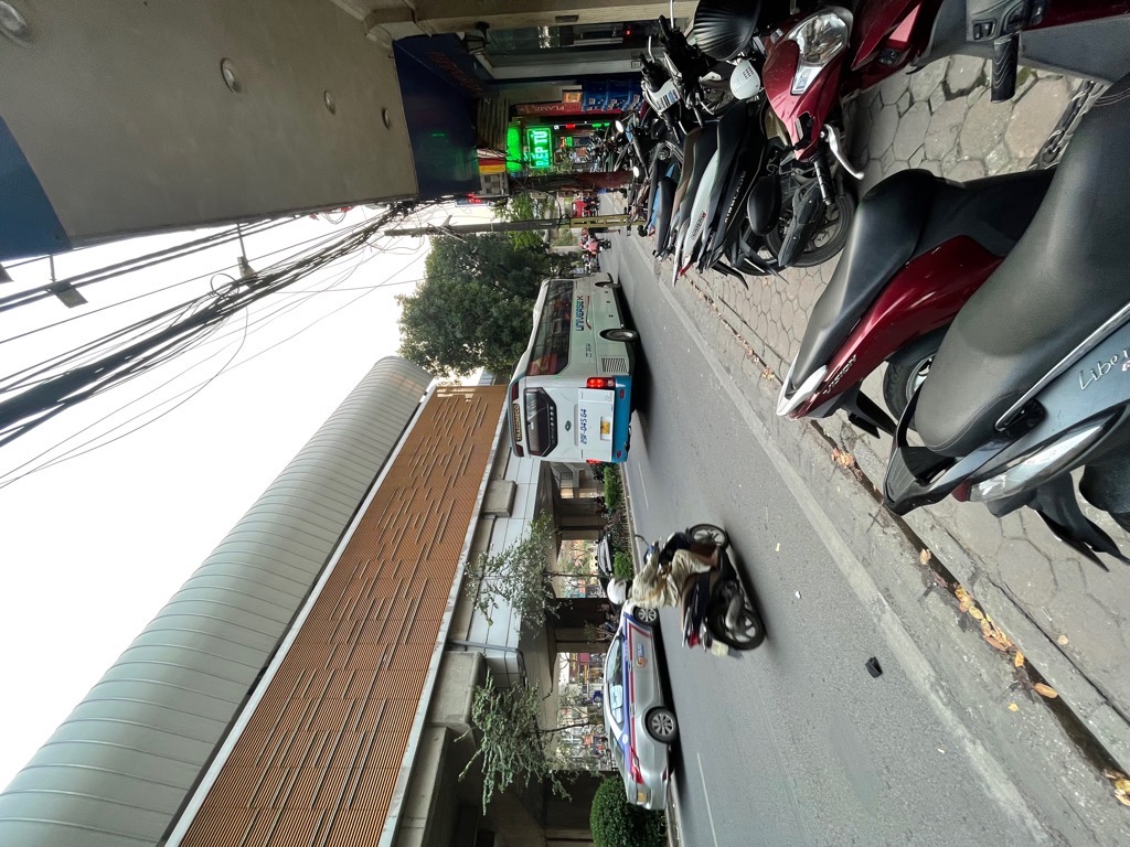 CẦN BÁN NHÀ MẶT ĐƯỜNG LÁNG - 33M2 - CHỈ 10 TỶ