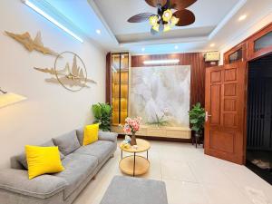 BÁN NHÀ BỒ ĐỀ , SỔ ĐỎ 45M2 * M TIỀN 6M , MẶT NGÕ OTO TRÁNH KINH DOANH, Ô CHỜ THANG MÁY