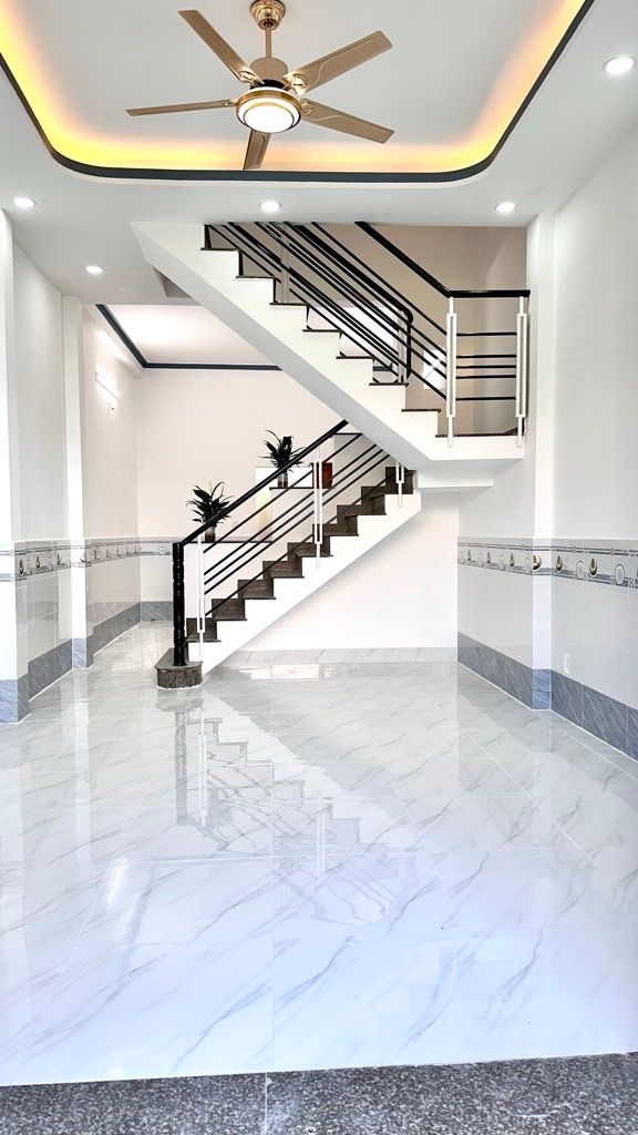 Nhà mới ngay trung tâm sầm uất bà điểm chủ giảm