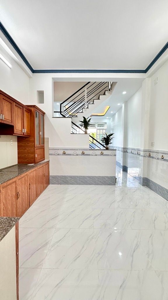 Nhà mới ngay trung tâm sầm uất bà điểm chủ giảm