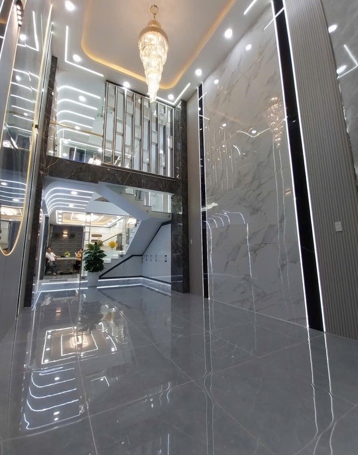 Nhà 5 tầng full nội thất đường rộng quận 12